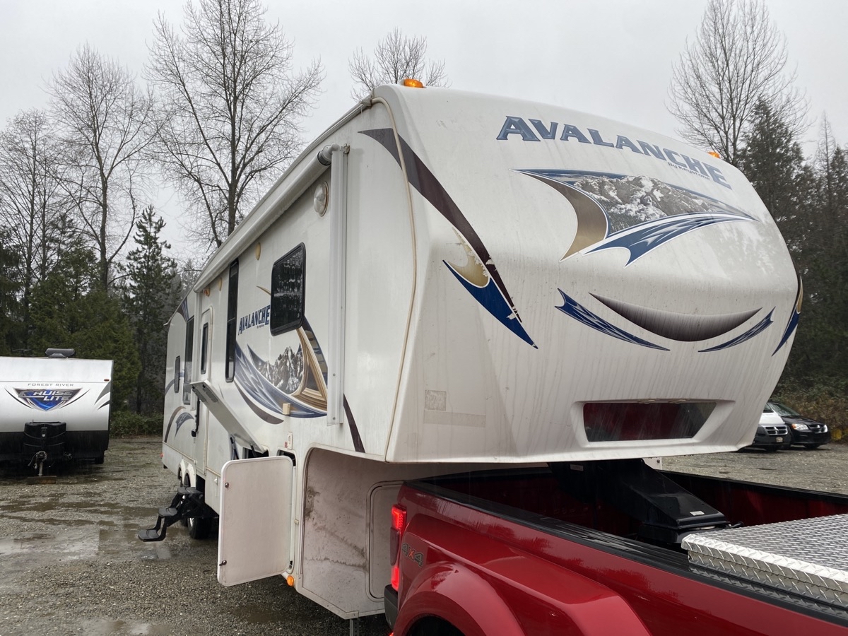 2013 Keystone Avalanche Travel Trailer 320RK