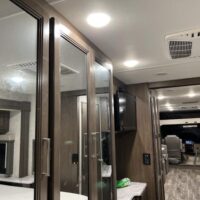2022 Thor Hurricane Class A Motorhome - Image 16