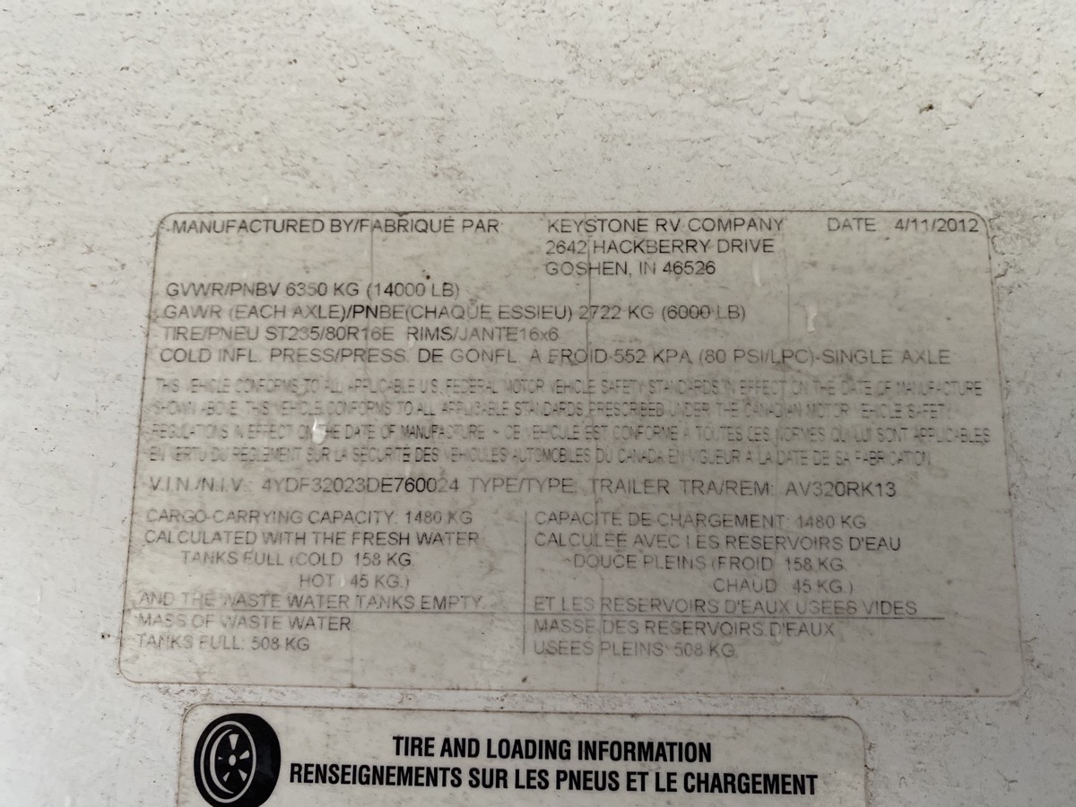 2013 Keystone Avalanche Travel Trailer 320RK - Image 28
