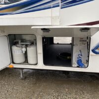 2013 Keystone Avalanche Travel Trailer 320RK - Image 8