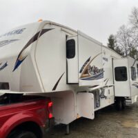 2013 Keystone Avalanche Travel Trailer 320RK - Image 3