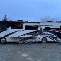2022 Thor Hurricane Class A Motorhome - Image 4