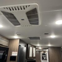 2022 Thor Hurricane Class A Motorhome - Image 19