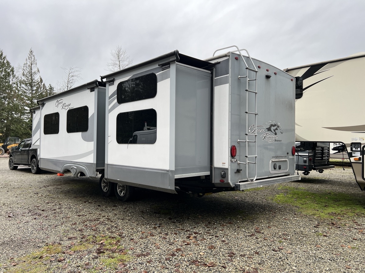 2017 Highland Ridge Roamer Travel Trailer 310BHS - Image 5