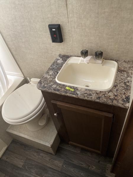 2016 Keystone Hideout 26BHS Travel Trailer - Image 17