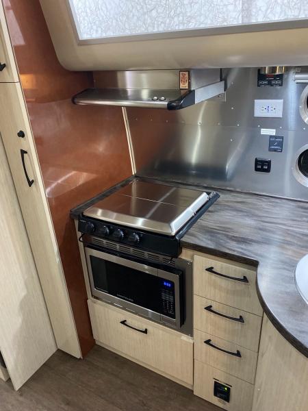 2019 Airstream International Serenity 25 FB Travel Trailer - Image 15