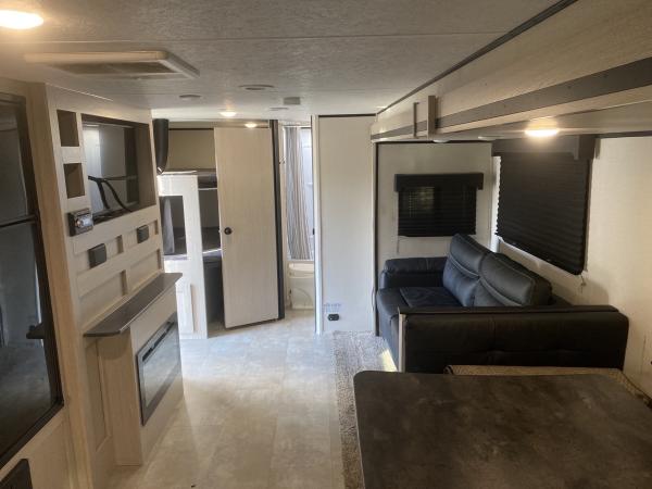 2021 Coachmen Apex Ultra Lite 284BHS Travel Trailer - Image 8