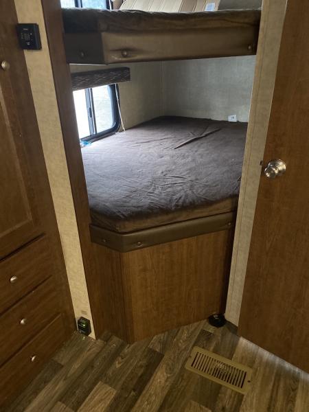 2016 Keystone Hideout 26BHS Travel Trailer - Image 16