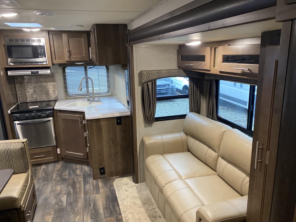 2018 Forest River WildCat Maxx Lite Travel Trailer - Image 8