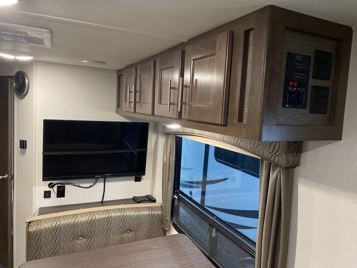 2018 Forest River WildCat Maxx Lite Travel Trailer - Image 11