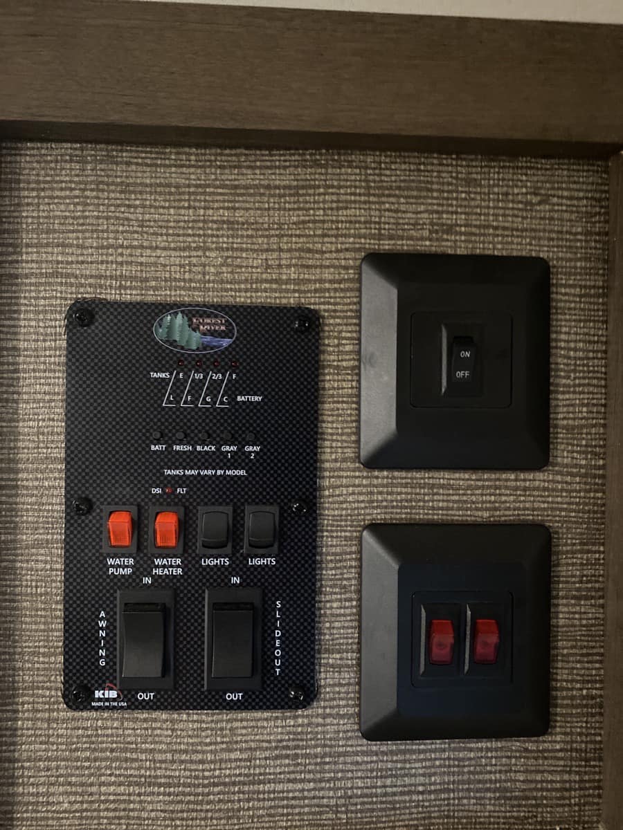 2018 Forest River WildCat Maxx Lite Travel Trailer - Image 16