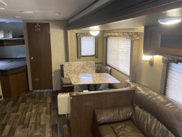 2016 Keystone Hideout 26BHS Travel Trailer - Image 9