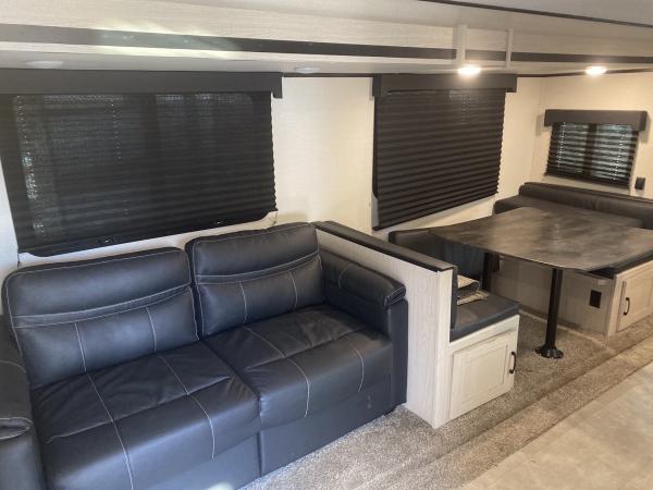 2021 Coachmen Apex Ultra Lite 284BHS Travel Trailer - Image 12