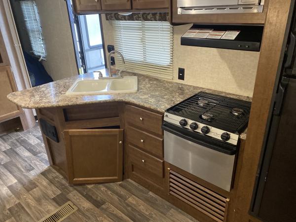 2016 Keystone Hideout 26BHS Travel Trailer - Image 13