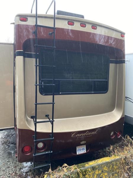 2010 Forest River Cardinal 3625RT Travel Trailer - Image 5