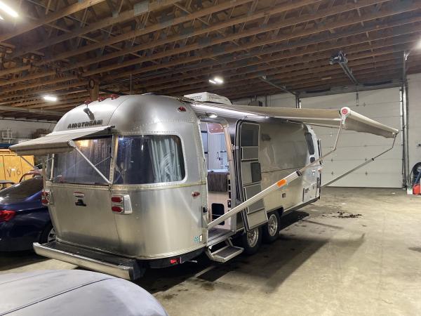 2019 Airstream International Serenity 25 FB Travel Trailer - Image 7