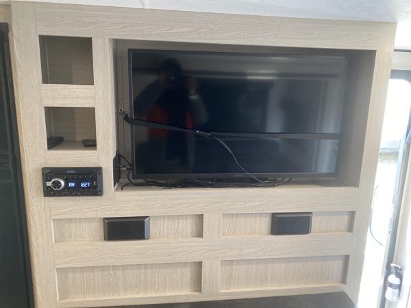 2021 Coachmen Apex Ultra Lite 284BHS Travel Trailer - Image 15