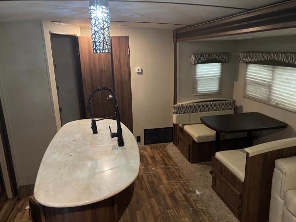 2016 Evergreen I-GO 27RBD Travel Trailer - Image 10