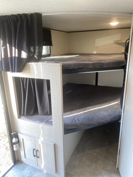 2021 Coachmen Apex Ultra Lite 284BHS Travel Trailer - Image 24