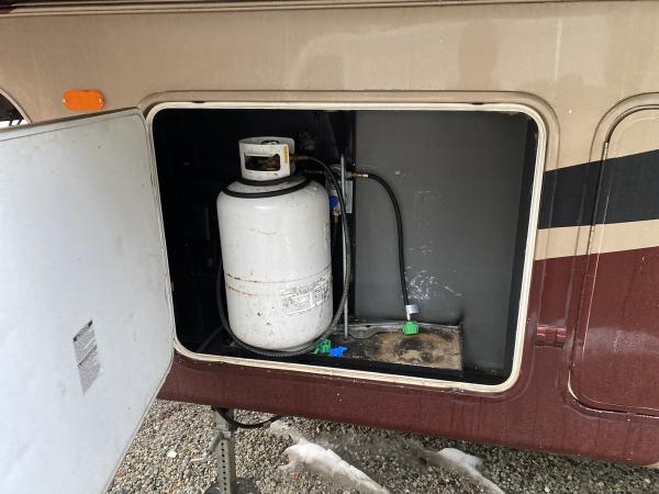 2010 Forest River Cardinal 3625RT Travel Trailer - Image 29