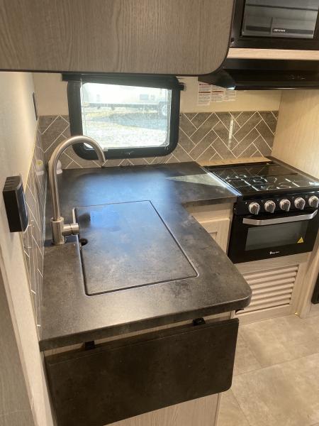 2021 Coachmen Apex Ultra Lite 284BHS Travel Trailer - Image 14