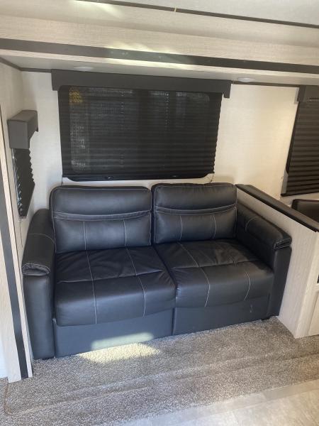 2021 Coachmen Apex Ultra Lite 284BHS Travel Trailer - Image 11