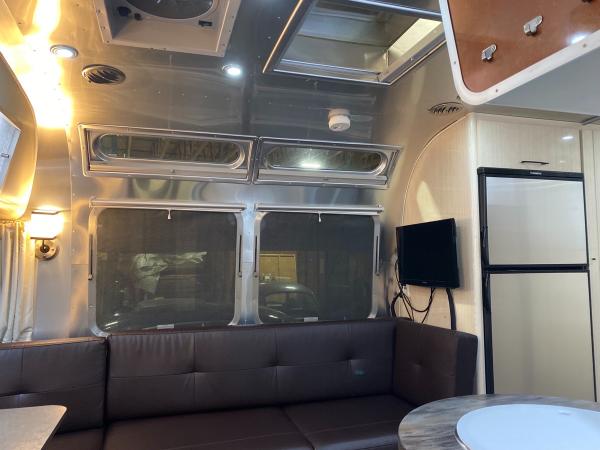 2019 Airstream International Serenity 25 FB Travel Trailer - Image 12
