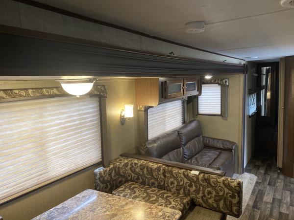 2016 Keystone Hideout 26BHS Travel Trailer - Image 10