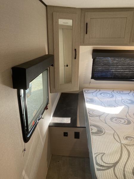 2021 Coachmen Apex Ultra Lite 284BHS Travel Trailer - Image 20