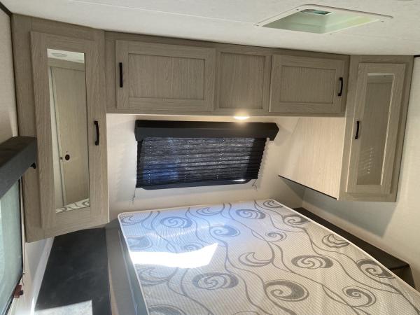2021 Coachmen Apex Ultra Lite 284BHS Travel Trailer - Image 19