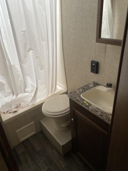 2016 Keystone Hideout 26BHS Travel Trailer - Image 18