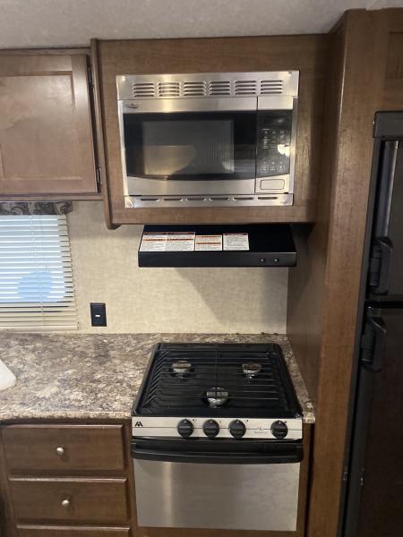 2016 Keystone Hideout 26BHS Travel Trailer - Image 15