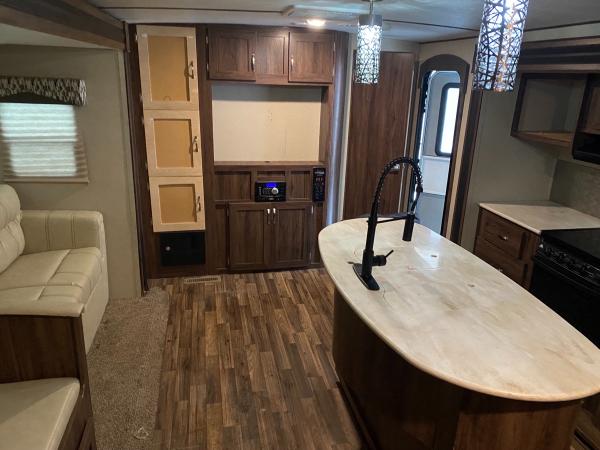 2016 Evergreen I-GO 27RBD Travel Trailer - Image 15