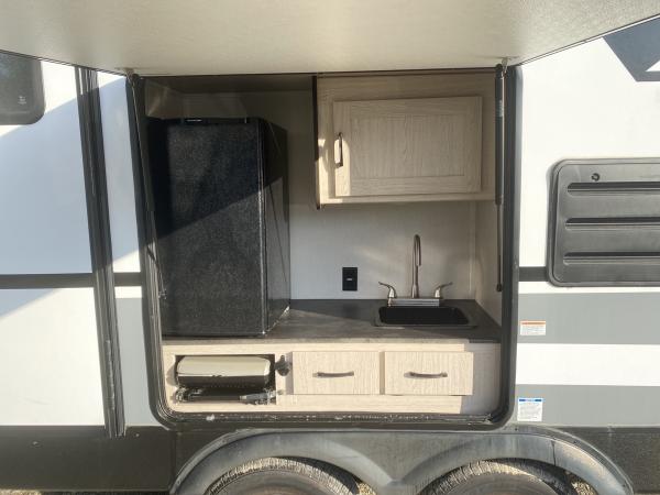 2021 Coachmen Apex Ultra Lite 284BHS Travel Trailer - Image 29