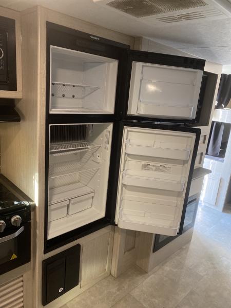 2021 Coachmen Apex Ultra Lite 284BHS Travel Trailer - Image 18