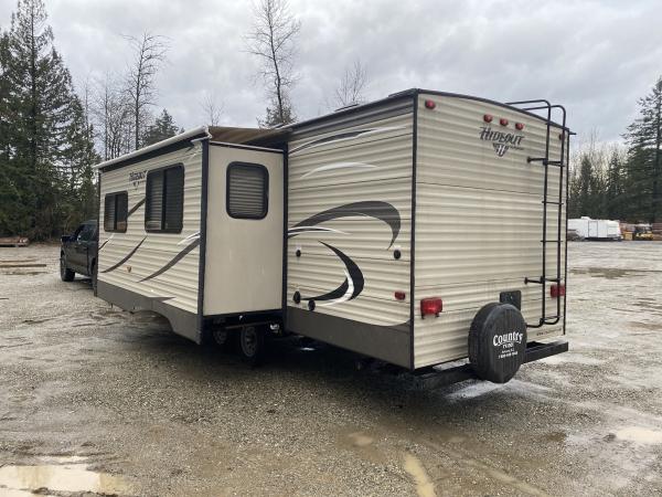 2016 Keystone Hideout 26BHS Travel Trailer - Image 4