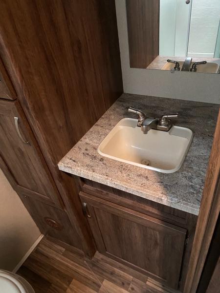 2016 Evergreen I-GO 27RBD Travel Trailer - Image 18