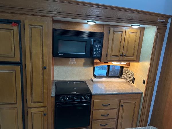 2010 Forest River Cardinal 3625RT Travel Trailer - Image 11