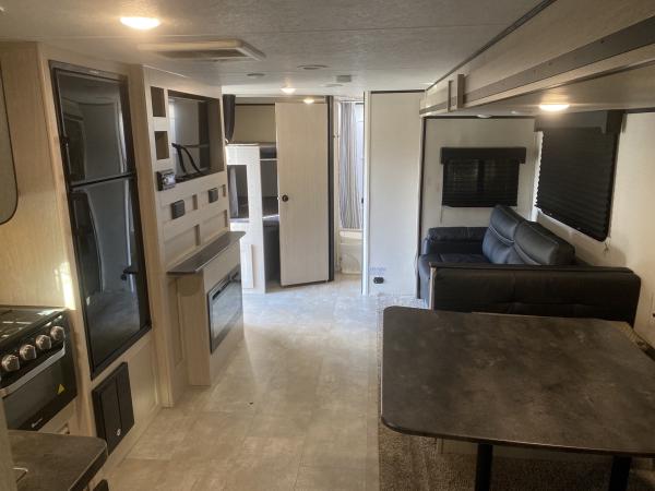 2021 Coachmen Apex Ultra Lite 284BHS Travel Trailer - Image 9