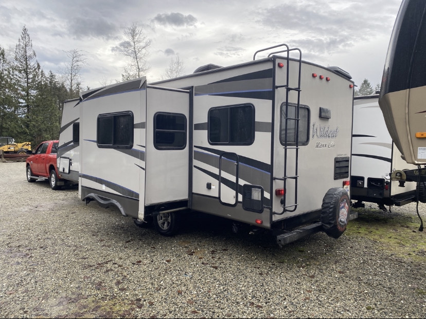 2018 Forest River WildCat Maxx Lite Travel Trailer - Image 4