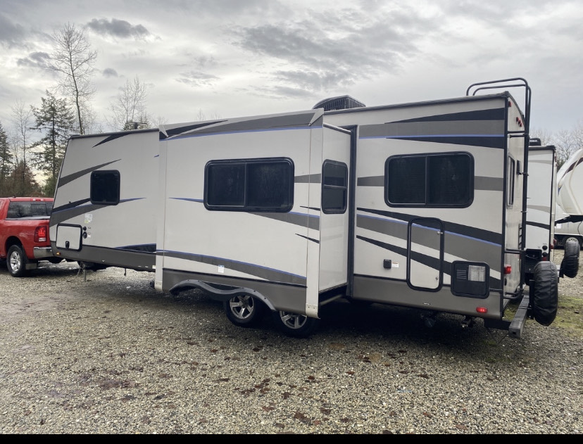 2018 Forest River WildCat Maxx Lite Travel Trailer - Image 5