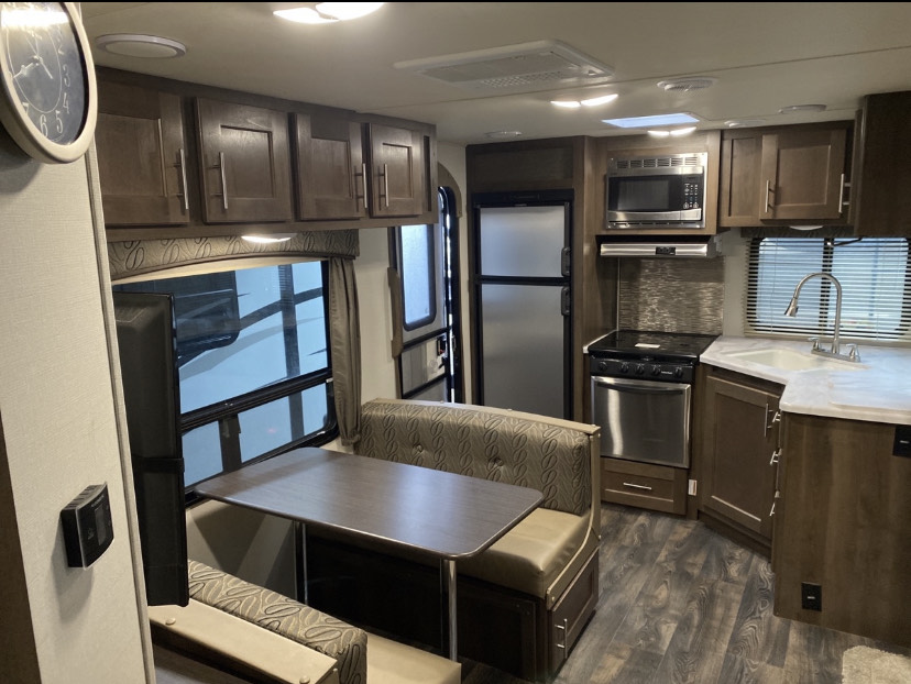 2018 Forest River WildCat Maxx Lite Travel Trailer - Image 7