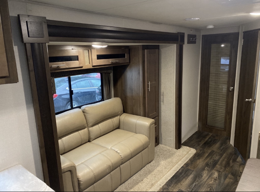 2018 Forest River WildCat Maxx Lite Travel Trailer - Image 9