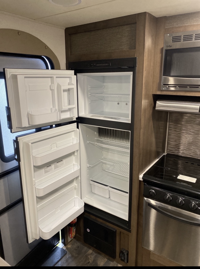 2018 Forest River WildCat Maxx Lite Travel Trailer - Image 13
