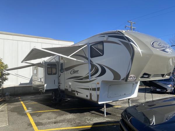 2013 Keystone Cougar 333MKS Fifth Wheel Travel Trailer - Image 4