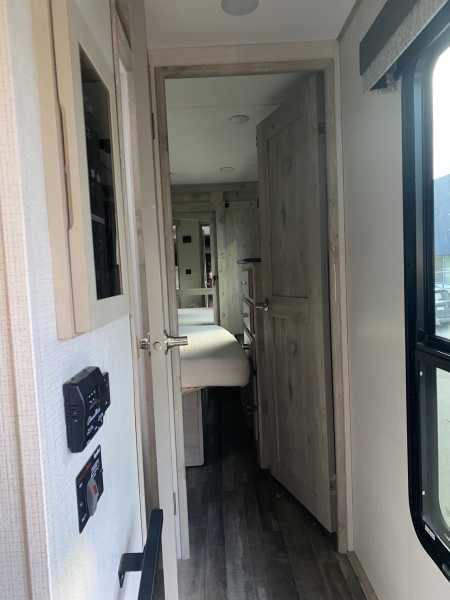 2022 Keystone Avalanche 390DS - Image 39