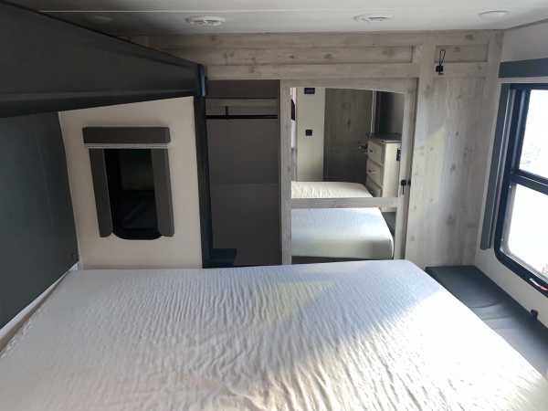 2022 Keystone Avalanche 390DS - Image 7