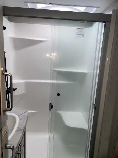 2022 Keystone Avalanche 390DS - Image 12