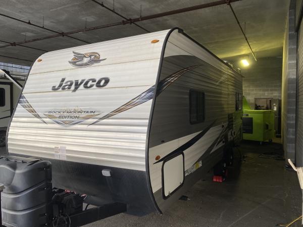 2020 Jayco Jay Flight 212QBW Rocky Mountain Travel Trailer - Image 4