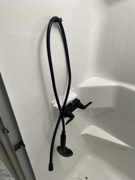 2022 Keystone Avalanche 390DS - Image 15